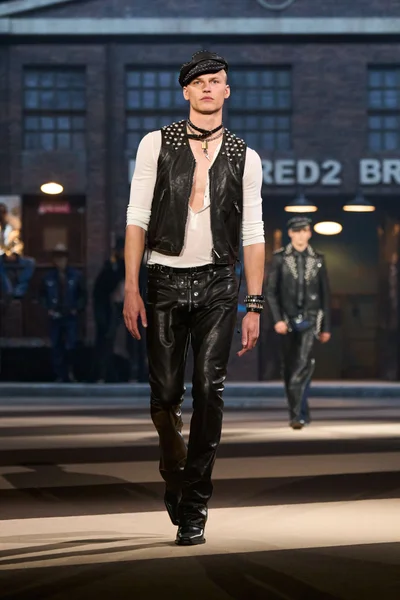 Look 14